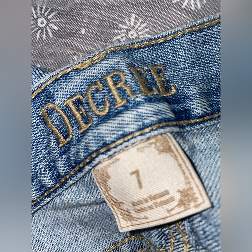 Decree light blue washed ripped/distressed jeans